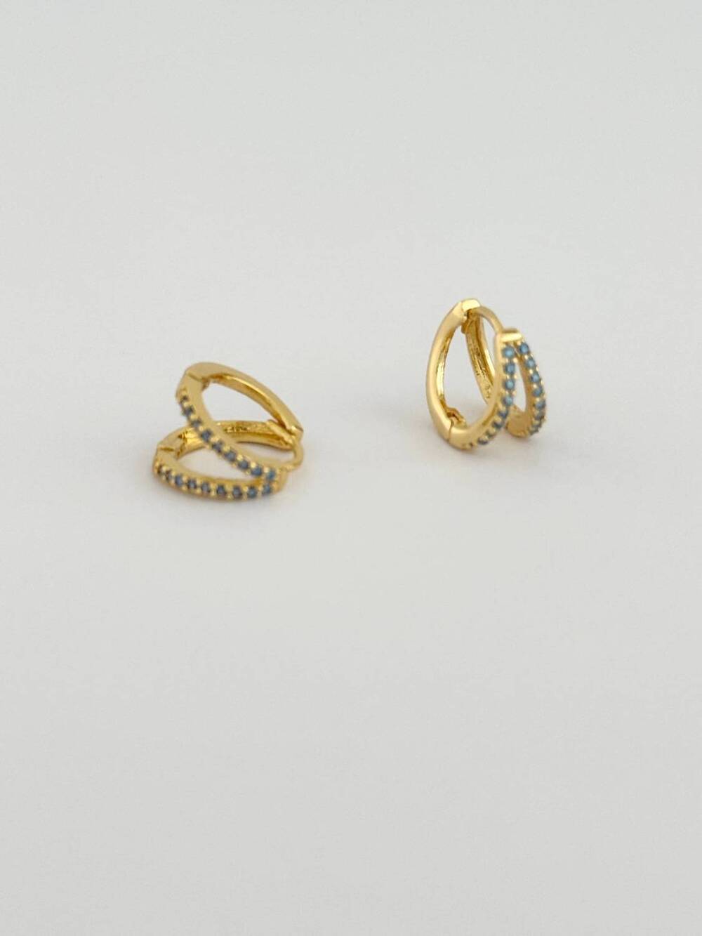NEW TRAMPS+THIEVES women's janine huggies earrings in blue